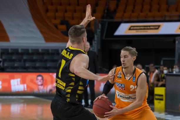 示了他的全 示了他的全